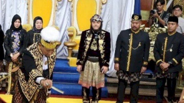 Bupati Kutai Kartanegara Edi Damansyah, menghadiri Puncak Erau 2023 di Museum Mulawarman. (Istimewa)