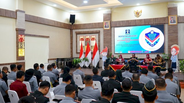Kepala UPT se Kanwil Kemenkumham Sulsel mengikuti Penguatan &ldquo;Irwil I Aktif Mendengar untuk Memberi Solusi&rdquo;, yang digelar Inspektorat Jenderal Kemenkumham RI, di Aula Bhinneka Tunggal Ika, Kanwil Kemenkumham Sulsel, Kamis, (12/10/2023). (Dok. Humas Kanwil Kemenkumham Sulsel)