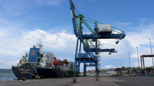 Dua tahun sejak merger, Pelindo ikut serta menurunkan biaya logistik dengan mentransformasi sejumlah pelabuhan dan terminal, termasuk di Indonesia Timur.(ist)