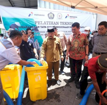 1.091 Petani di Gowa Terima Bantuan Pompa Air Berbahan Bakar Gas