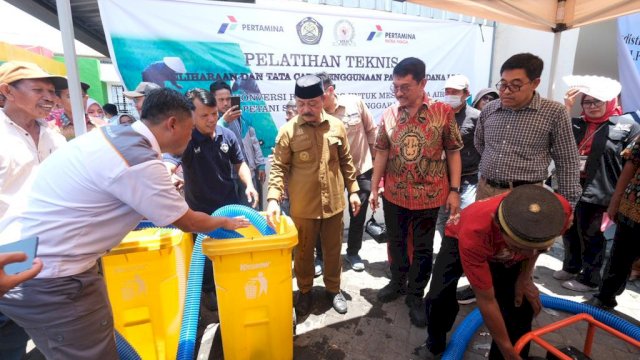 Wakil Bupati Gowa Abd Rauf Malaganni saat menghadiri penyaluran bantuan pompa air untuk petani di Kabupaten Gowa dari Kementerian ESDM dan Komisi VII DPR RI, di Gedung De'bollo, Kota Sungguminasa, kemarin. (Dok. Humas Gowa)