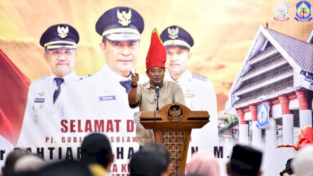 Pj Gubernur Sulsel Bahtiar Baharuddin, memberikan sambutan saat bersilaturahmi dengan jajaran Forkopimda Kabupaten Jeneponto, di Rumah Jabatan Bupati Jeneponto, Sabtu (14/10/2023). (Istimewa)