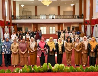 Dorong Lahirnya Wirausaha Profesional, Dekranasda Sulsel Gelar Pelatihan Anyaman dan Ecoprint