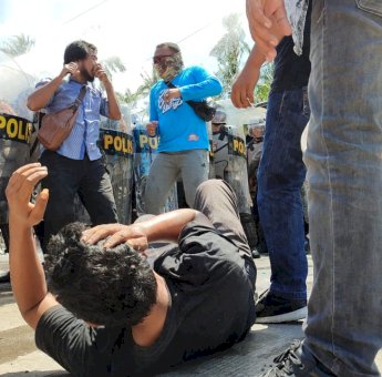 Anggota TNI-Polri Berhasil Amankan KPU Selayar Dari Amukan Massa