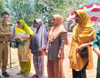 Pemkab Wakatobi Salurkan Paket Pangan Murah
