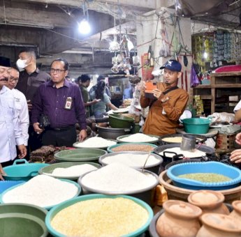 Pj Gubernur Sulsel Kunjungi Pasar Minasa Maupa Gowa, Harga Kebutuhan Pokok Masih Terkendali