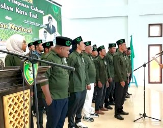 Hamdan Zoelva Dapat Gelang Adat Kei