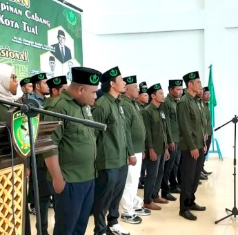 Hamdan Zoelva Dapat Gelang Adat Kei