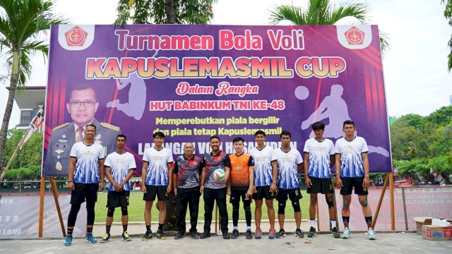 Tim Kanwil Kemenkumham Sulsel meraih Juara 2 pada Turnamen Voli Kapuslemasmil Cup yang digelar Babinkum TNI. (Dok. Humas Kanwil Kemenkumham Sulsel)