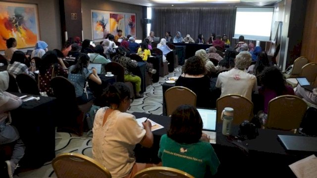 Aksi! for gender social and ecological Justice bersama Solidaritas Perempuan saat menggelar Dialog Komunitas pada Pertemuan Kedua Global TSF-Mining, di Kota Semarang, kemarin. (Dok. Aksi!)