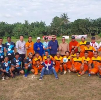 Bupati Ardiansyah Buka Pertandingan Sepakbola HUT RI di Kaliorang