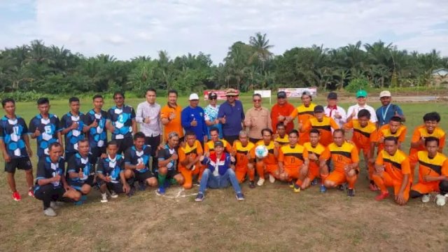 Bupati Kutai Timur Ardiansyah Sulaiman,Membuka turnamen sepakbola dan bola voli di Lapangan Sepak bola Desa Bumi Sejahtera, Kaliorang, Sabtu (22/07/2023). (Istimewa)