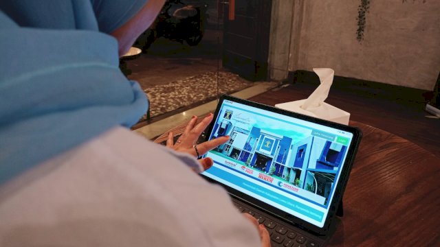 Salah satu pengguna saat mengakses aplikasi SIPAMMASE CES melalui gadget, Selasa, (24/10/2023). (Dok. Chaerani/Republiknews.co.id)