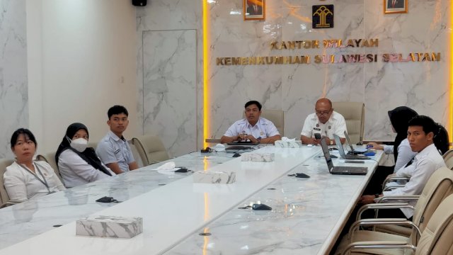 Kanwil Kemenkumham Sulsel mengikuti Rapat Expose Hasil Penelitian Rencana Kebutuhan Barang Milik Negara (RKBMN) Kemenkumham Tahun 2025, secara daring. (Dok. Humas Kanwil Kemenkumham Sulsel)