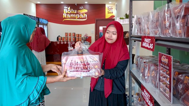 Masyarakat antusias sambut pembukaan The Bolu Rampah Yos Sudarso, Jumat, (27/10/2023). (Dok. Chaerani/Republiknews.co.id)