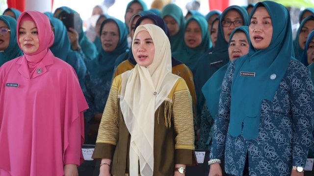 Pj Ketua TP PKK Sulsel sekaligus Ketua Dekranasda Sulsel, Sofha Marwah Bahtiar, saat bersilaturahmi dengan jajaran PKK dan Dekranasda Kepulauan Selayar, Kamis (26/10/2023). (Istimewa)