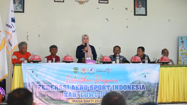 Bupati Luwu Utara Indah Putri Indriani saat menghadiri pelantikan Pengurus Federasi Aero Sport Indonesia (FASI) Kabupaten Luwu Utara Periode 2023-2027 di Kecamatan Rongkong.
