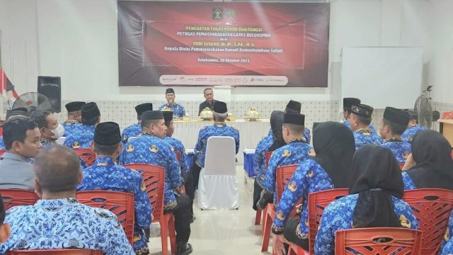 Kadivpas Kanwil Kemenkumham Sulsel Yudi Suseno saat melakukan kunjungan kerja di Aula Lapas Bulukumba, kemarin. (Dok. Humas Kanwil Kemenkumham Sulsel)