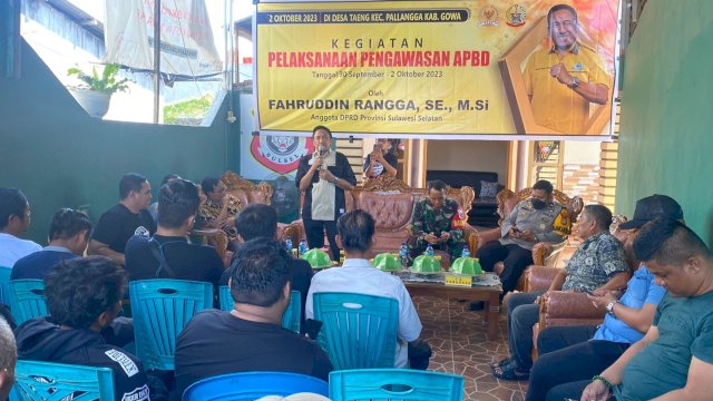Anggota DPRD Sulawesi Selatan, Fahruddin Rangga saat melakukan kegiatan pengawasan pelaksanaan APBD Sulsel di Desa Taeng, Kecamatan Pallangga, Kabupaten Gowa, Senin (2/10/2023). (Foto: Istimewa)