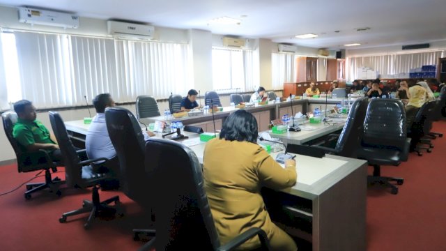 Rapat Dengar Pendapat (RDP) yang digelar Komisi C DPRD Sulsel bersama warga Pulau Lae-lae, Kota Makassar, Selasa (3/10/2023). (Foto: Istimewa)