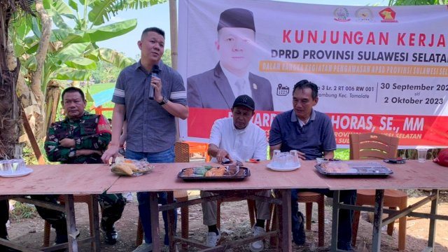 Anggota DPRD Sulawesi Selatan, Edward Wijaya Horas saat melakukan kunker pengawasan pelaksanaan APBD Sulsel di Kelurahan Parangtambung, Kecamatan Tamalate, Kota Makassar, Sabtu (30/9/2023). (Foto: Istimewa)