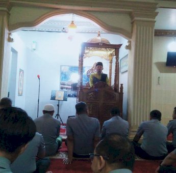 Ustad Jusriadi Gama Isi Pengajian di Mesjid Al-Ikhlas Kanwil Kemenkumham Sulsel