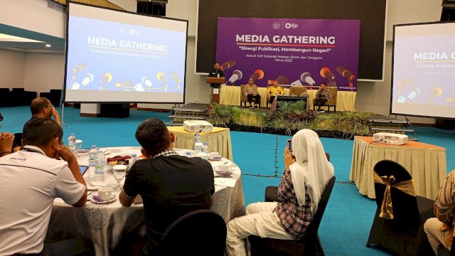 Kepala Kanwil DJP Sulselbartra Arridel Mindra saat memberikan arahan, di sela-sela Media Gathering Kanwil DJP Sulselbatra, di Mahoni Hall, Claro Makassar, Selasa, (10/10/2023). (Dok. Chaerani/Republiknews.co.id)