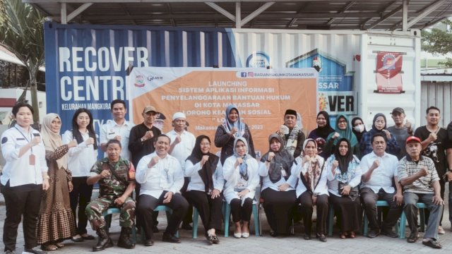 Kanwil Kemenkumham Sulsel bersama Pemkot Makassar saat melaksanakan Sosialisasi Layanan Bantuan Hukum ke masyarakat, di Kelurahan Mangkura, Kecamatan Ujung Pandang, kemarin. (Dok. Humas Kanwil Kemenkumham Sulsel)
