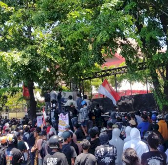 Aksi di DPRD Sulsel, Mahasiswa dan APDESI Soroti Pernyataan dan Kebijakan Kontroversi Pj Gubernur