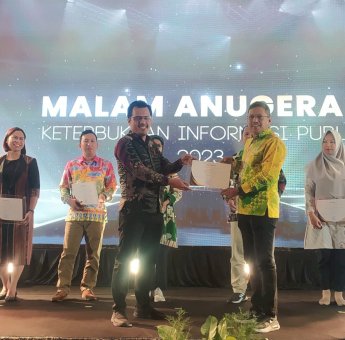 Bawaslu Sulsel Pertahankan Predikat Informatif pada Penganugerahan KIP Bawaslu 2023