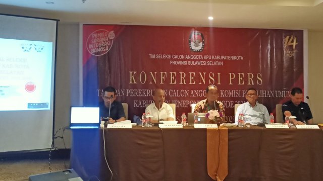 Sesi konferensi pers timsel calon anggota KPU Jeneponto periode 2024-2029 di Hotel Four Points by Sheraton, Jalan Andi Djemma, Makassar, Selasa (24/10/2023). (Foto: Istimewa)
