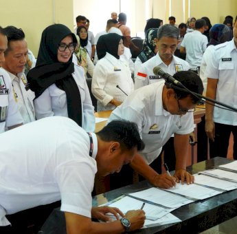 Ikrar Netral di Pemilu 2024, ASN dan Non ASN Sekretariat DPRD Sulsel Teken Pakta Integritas