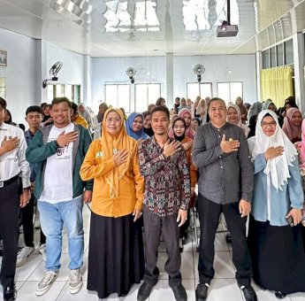 Bersama Mahasiswa Universitas Lamappapoleonro, KPU Soppeng Nonton Bareng Film Kejarlah Janji