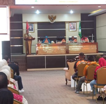 Wali Kota Parepare Taufan Pawe Serahkan Hadiah kepada Kelompok Ternak dan Budidaya Perikanan Berprestasi Tahun 2023
