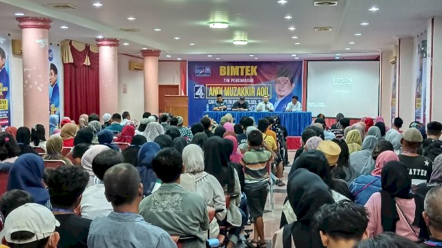 Ket : Ribuan Tim Pemenangan Andi Muzakkir Aqil saat mengikuti Bimtek (Istimewa)