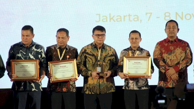 Kemenkumham RI menerima penghargaan pada Anugerah Pengadaan 2023 yang diselenggarakan Lembaga Kebijakan Pengadaan Barang/Jasa Pemerintah (LKPP), kemarin. (Dok. Humas Kanwil Kemenkumham Sulsel)