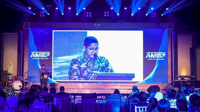 Kepala Perwakilan Bank Indonesia Provinsi Sulawesi Selatan Causa Iman Karana saat membuka pelaksanaan Anging Mammiri Business Fair (AMBF) 2023, di Sandeq Ballroom, Hotel Claro Makassar, Rabu, (08/11/2023). (Dok. Humas BI Sulsel)
