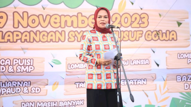 Wakil Ketua Tim Penggerak PKK Kabupaten Gowa Mussadiyah Rauf saat membuka Pesta Rakyat Gowa, di Zona A RTH Lapangan Syekh Yusuf Gowa, Jalan Masjid Raya, Kota Sungguminasa, kemarin. (Dok. Humas Gowa)