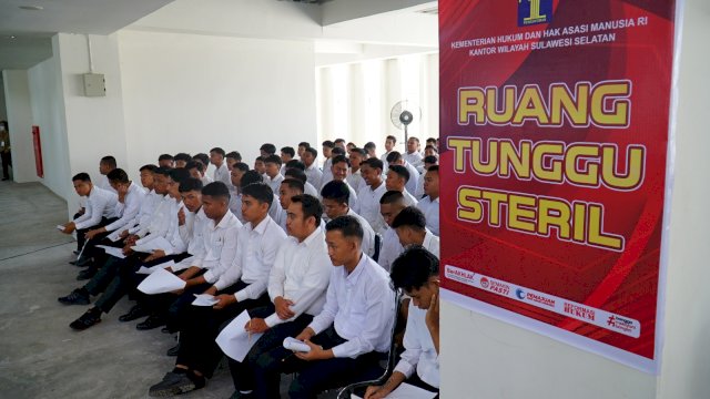 Sejumlah peserta yang akan mengikuti ujian SKD CPNS lingkup Kanwil Kemenkumham Sulsel, di Aula UIM, kemarin. (Dok. Humas Kanwil Kemenkumham Sulsel)