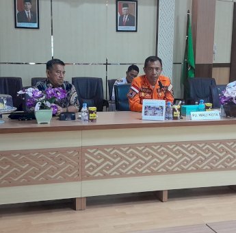 Pj Wali Kota Parepare Akbar Ali Didampingi Bappeda Terima Audiens YLP2EM