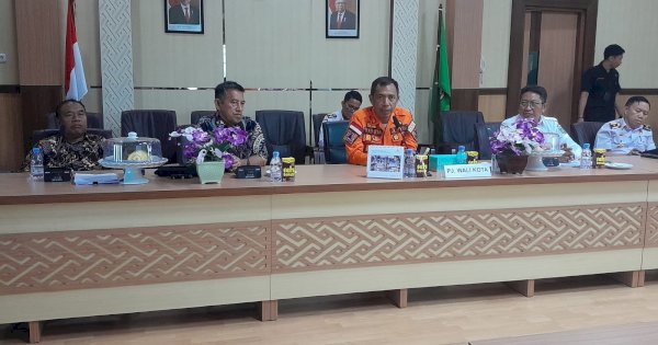 Pj Wali Kota Parepare Akbar Ali Didampingi Bappeda Terima Audiens YLP2EM