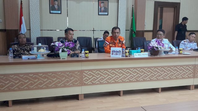 Pj Wali Kota Parepare Akbar Ali Didampingi Bappeda Terima Audiens YLP2EM