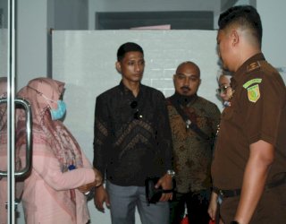 Kejari Sinjai Tahan Mantan Kabid Bina Marga Dinas PUTR Sulsel