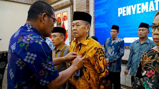 Kakanwil Kemenkumham Sulsel Liberti Sitinjak saat mengukuhkan Pengurus Persatuan Pengayoman Kemenkumham (P3KH) Sulawesi Selatan Masa Bakti 2023-2028, di Aula Bhinneka Tunggal Ika, Kanwil Kemenkumham Sulsel, kemarin. (Dok. Humas Kanwil Kemenkumham Sulsel)