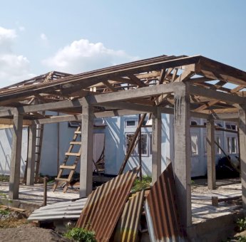 Direktur Kecewa, Proyek Pemeliharaan Gedung RSUD Larantuka Dihentikan saat Musim Hujan