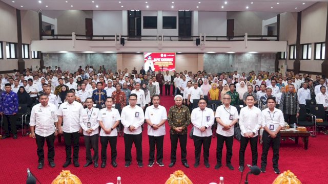 Rapat Koordinasi PDRD bersama Korsupgah KPK RI, Perwakilan Menteri Dalam Negeri, Perwakilan Menteri Keuangan, OPD Lingkup Pemprov Sulsel, Pemprov Sulawesi Tengah, Pemprov Sulawesi Utara, Pemprov Sulawesi Barat, dan seluruh perwakilan pemerintah kabupaten) kota 4 (empat) provinsi di Sulawesi di Ruang Pola Kantor Gubernur Sulsel Rabu (15/11/2023). (Istimewa)