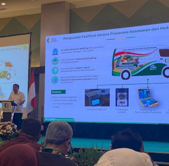 Bapanas Serahkan Mobil Laboratorium Keliling Untuk Pemprov Sulsel