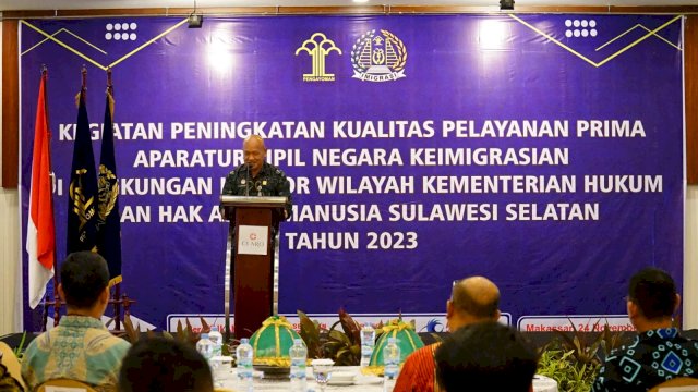 Kepala Divisi Keimigrasian, Kanwil Kemenkumham Sulsel Jaya Saputra saat menghadiri Peningkatan Kualitas Pelayanan Prima ASN Keimigrasian, di Hotel Claro Makassar, kemarin. (Dok. Humas Kanwil Kemenkumham Sulsel)