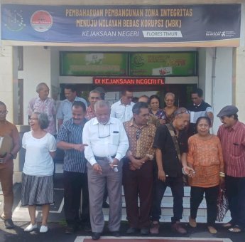 Pj Bupati Flores Timur Dilaporkan ke Kejaksaan Negeri Larantuka