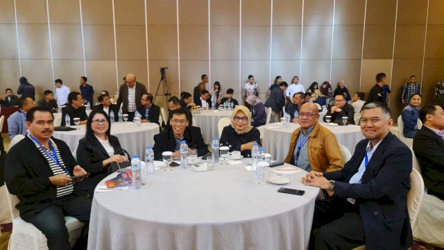 Jajaran Kanwil Kemenkumham Sulsel saat menghadiri Rakor Evaluasi Kinerja BPSDM Hukum dan HAM yang berlangsung di Hotel JS. Luwangsah, kemarin. (Dok. Humas Kanwil Kemenkumham Sulsel)